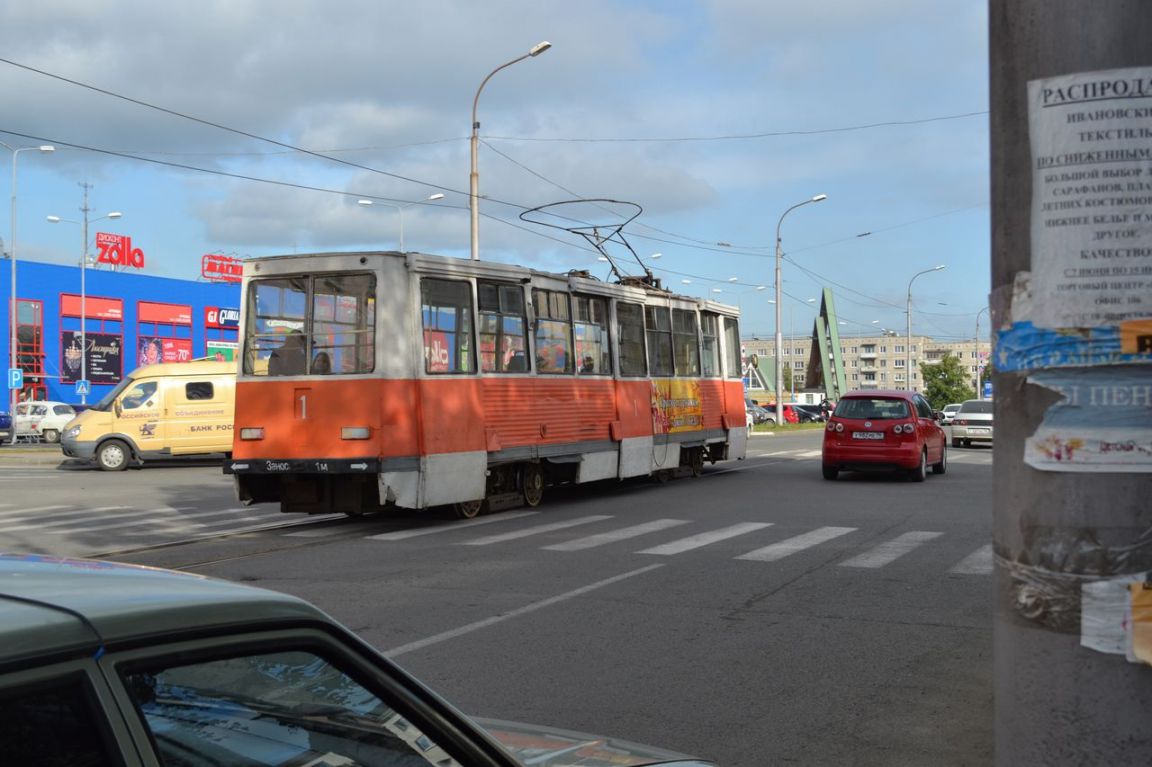 В Краснотурьинск привезли подарок-трамвай из Нижнего Тагила - «Уральский  рабочий»